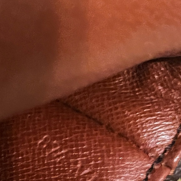 Louis Vuitton Crossbody! - Picture 13 of 16